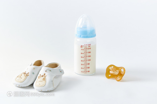 用心呵護，為愛啟航——詳解嬰兒鞋、奶瓶與奶嘴的選購與使用指南